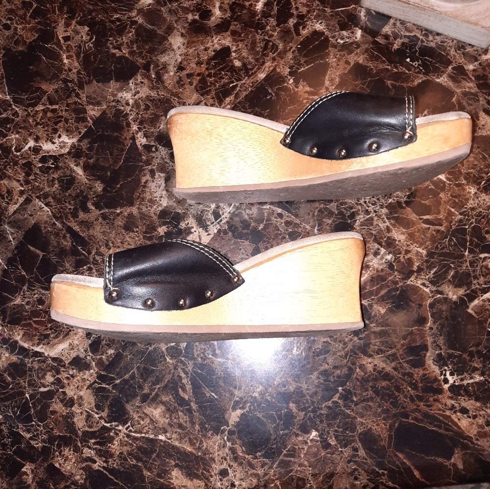 Wedge - Picture 2 of 8